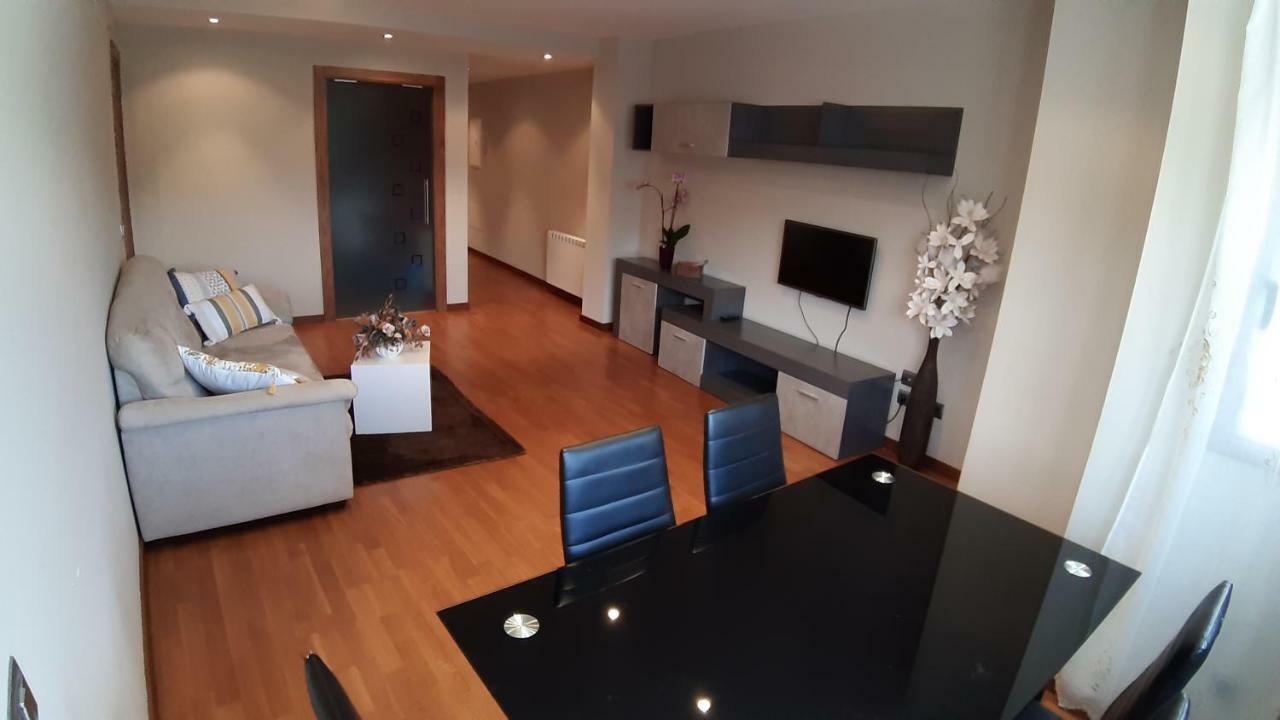 Apartaments Julia Pobla de Segur Exterior foto
